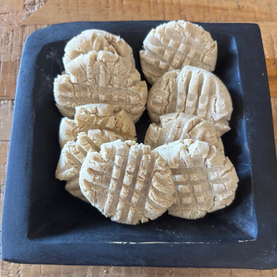 Bent Ear Doggie Bakery Snickerdoodle - Beige cookies on a black plate